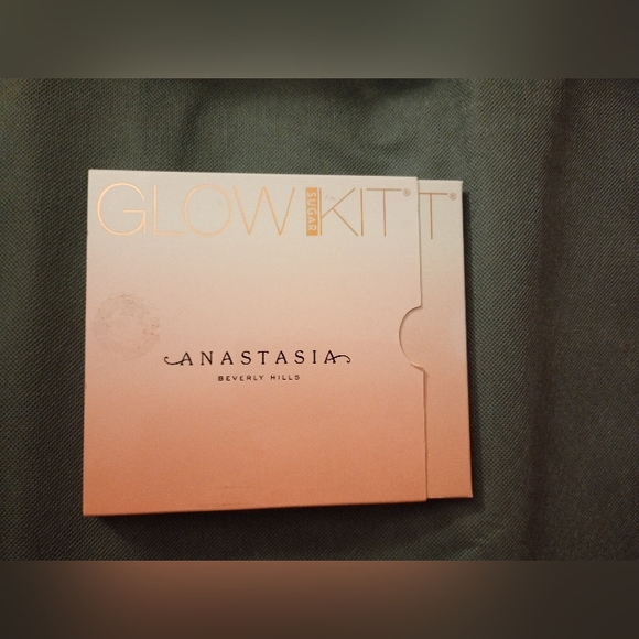 Anastasia Glow Kit - Picture 3 of 4